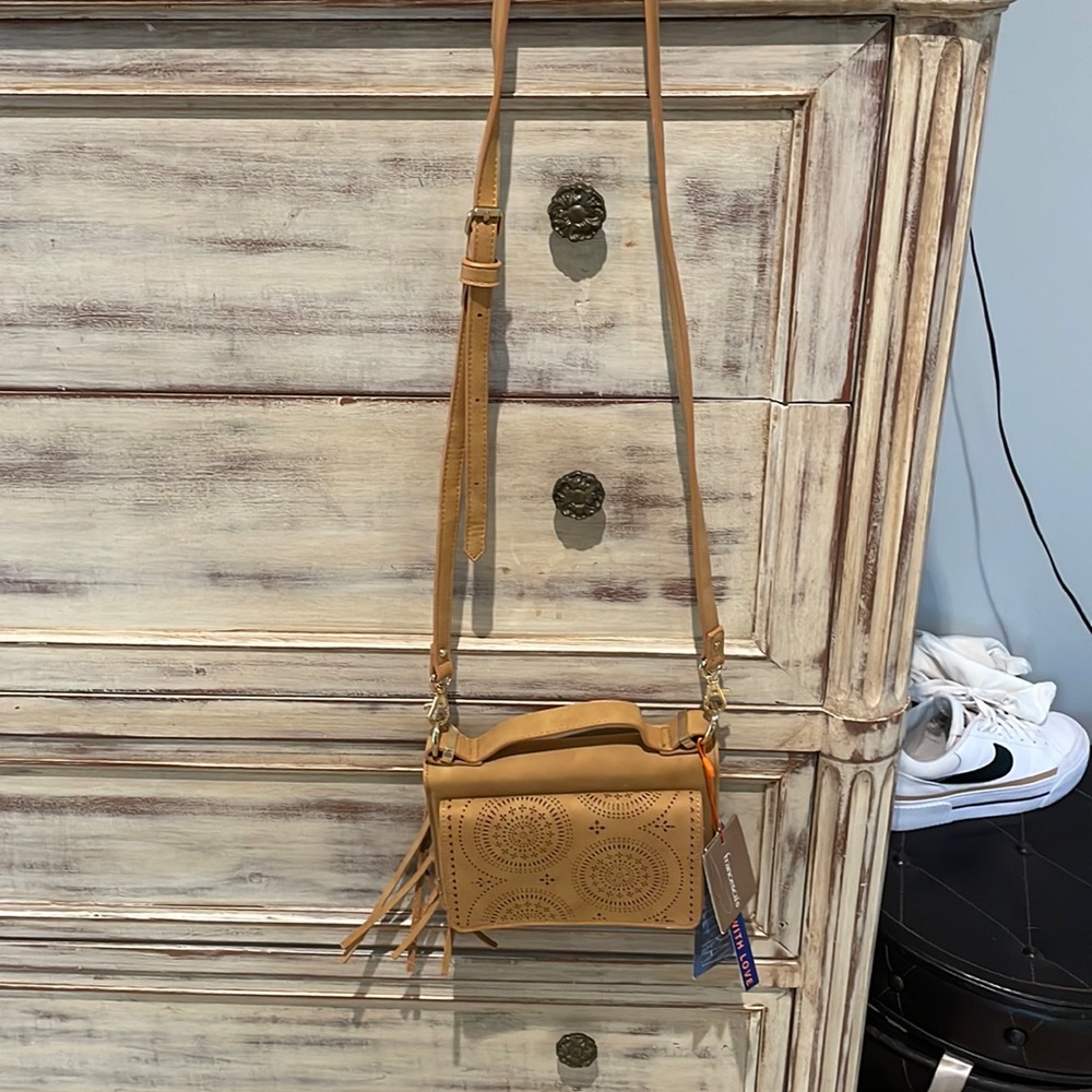 Brand new adorable Francesca’s tan bag with shoulder strap and handle - Picture 1 of 7